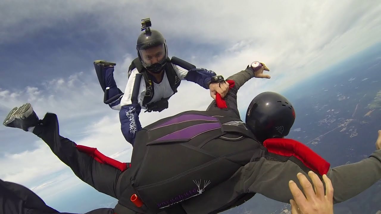 Level 1 - AFF parachute course - Skydiving over Quebec - Canada