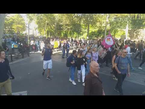 GREVE CLIMÁTICA EM PARIS REUNE DEZENAS DE MILHARES DE PESSOAS