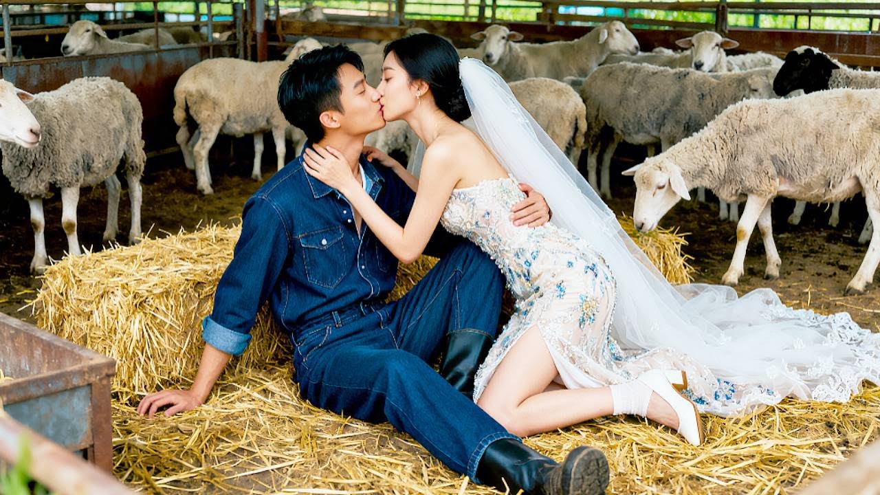 أُجبرت على الزواج من عمها الريفي، لكنها لم تتوقع أنه كان رجلاً ثريًا مخفيًا يُدللها مثل الأميرة!