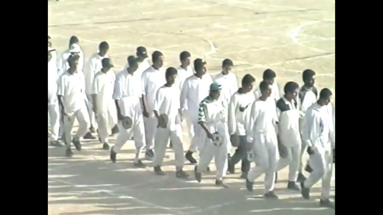 حفل قديم في ثانوية الملك عبدالعزيز في النماص . قبل ثلاثين عام .