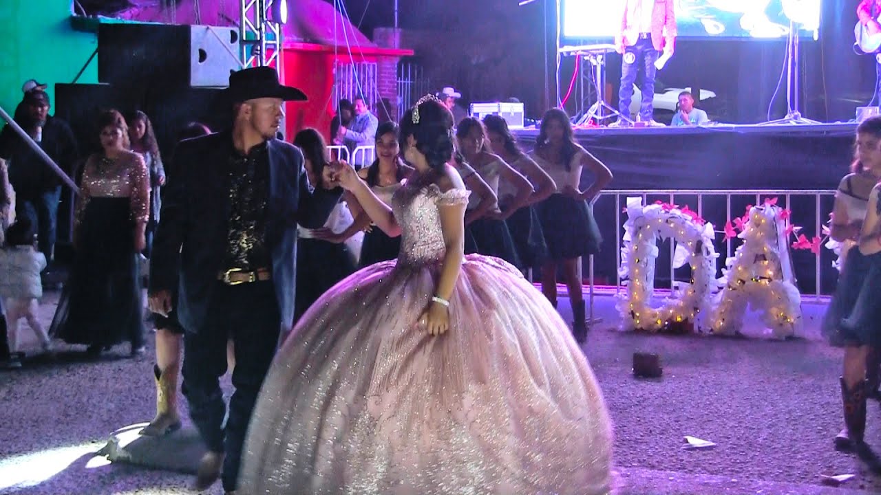 Baile del ultimo Domingo en los xv años de Daniela Oliveros en J. Pino Suarez, Dgo