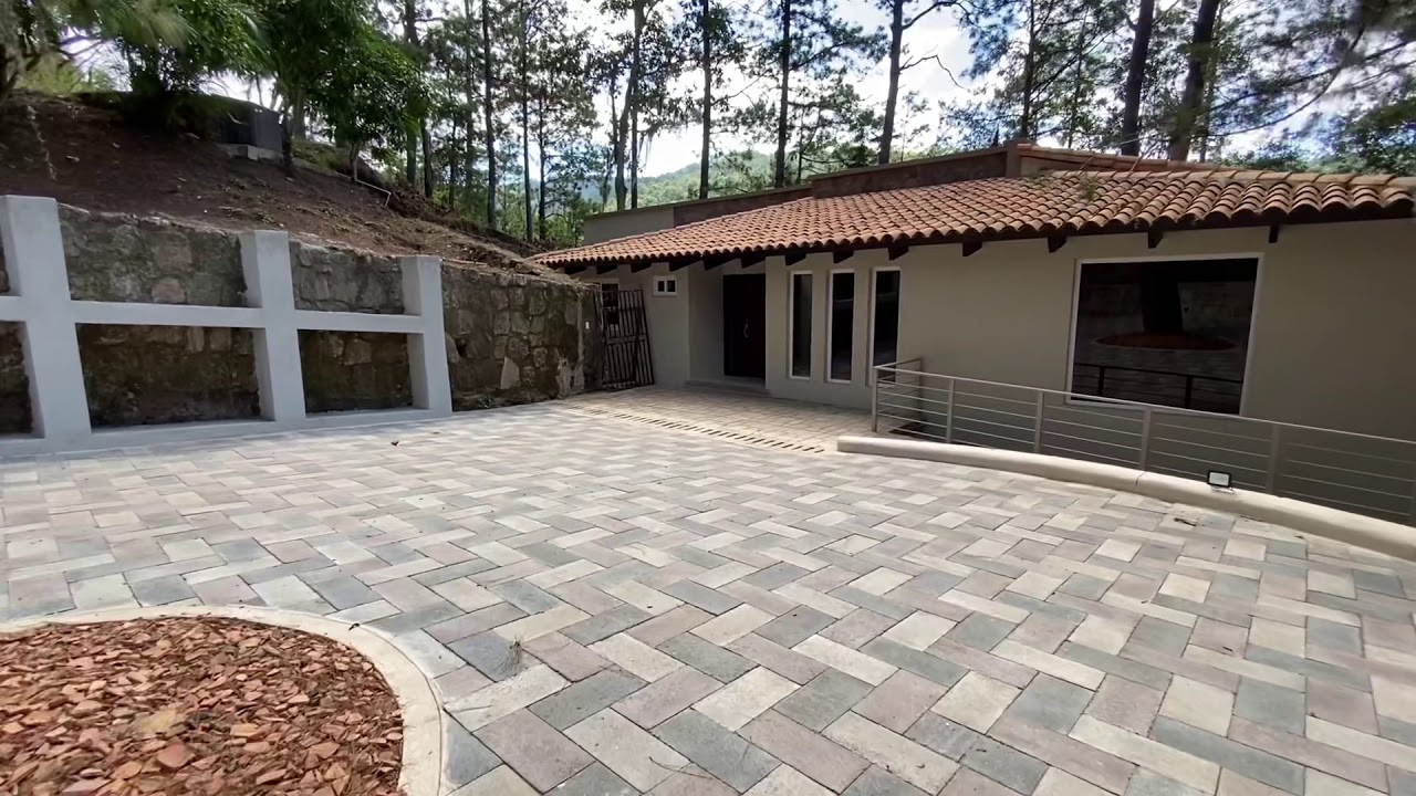 Casa en venta en Santa Lucia $240,000