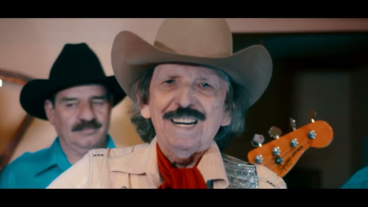 PONCHO VILLAGOMEZ Y SUS COYOTES DEL RIO BRAVO - Corrido de Desiderio Regalado ( Video Oficial)