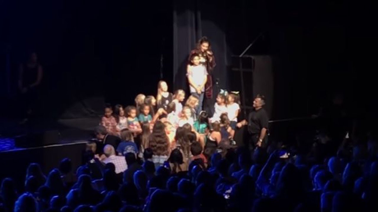 11-Year-Old Sings 'Let It Go' With Superstar