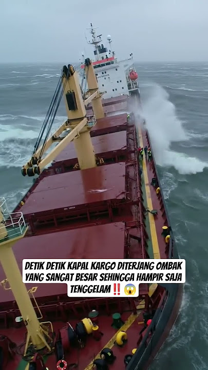 detik detik kapal kargo diterjang ombak besar‼️😱 #shorts #fyp #heboh #trending #nelayanpantura