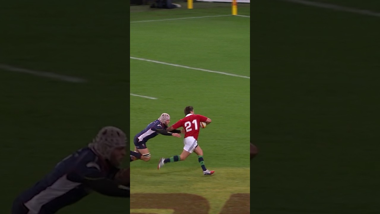 Scrum halves doing scrum half things ↔️👋
