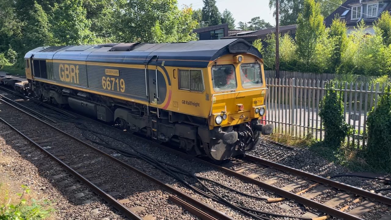 Class 66 | 66719 ‘Metro-Land’ | GB Railfreight - GBRf - YouTube