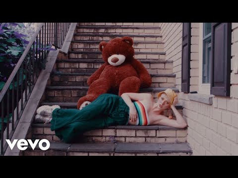 mazie - no friends (official video)