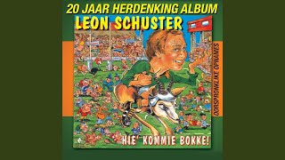 Video voorbeeld van "Leon Schuster - Hie' Kommie Bokke"