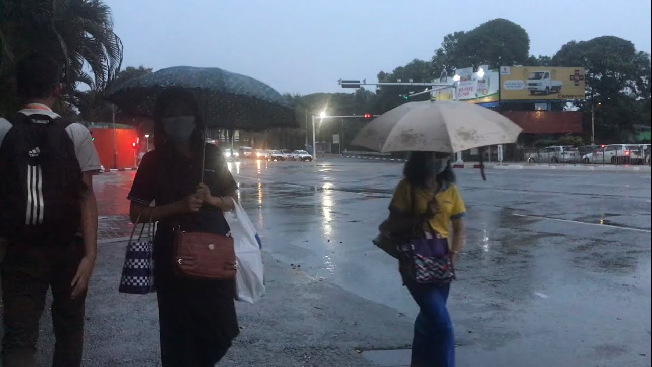 A Cool Rainy Evening Street Walk in Yangon Myanmar 🇲🇲