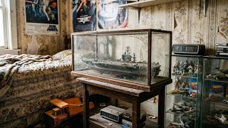 Je trouve une reproduction du porte-avion Clémenceau dans cette chambre (urbex)