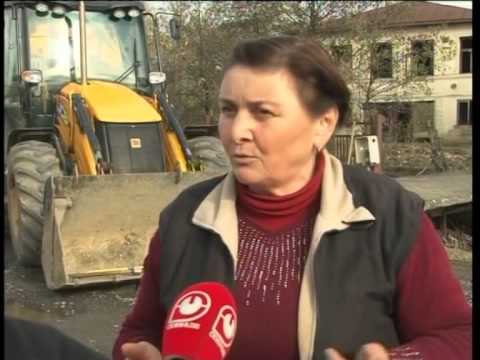 დღეს კობახიძის ქუჩაზე ადგილობრივებმა გარეგანათების ბოძების დასამონტაჟებლად მისულ...