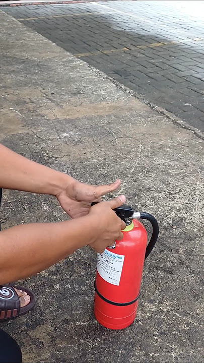 Download lagu Alat Pemadam (Apar) 3,5 kg tipe dry chemical #apar#firedrill#shorts