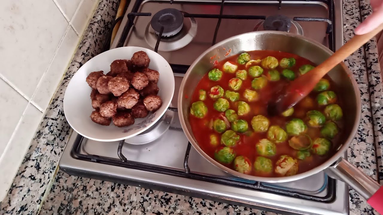 Köfteli Brüksel Lahanası Yemeği