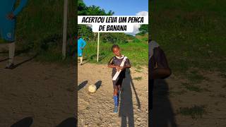 #neymar #futebol a cada acerto leva uma penca de banana