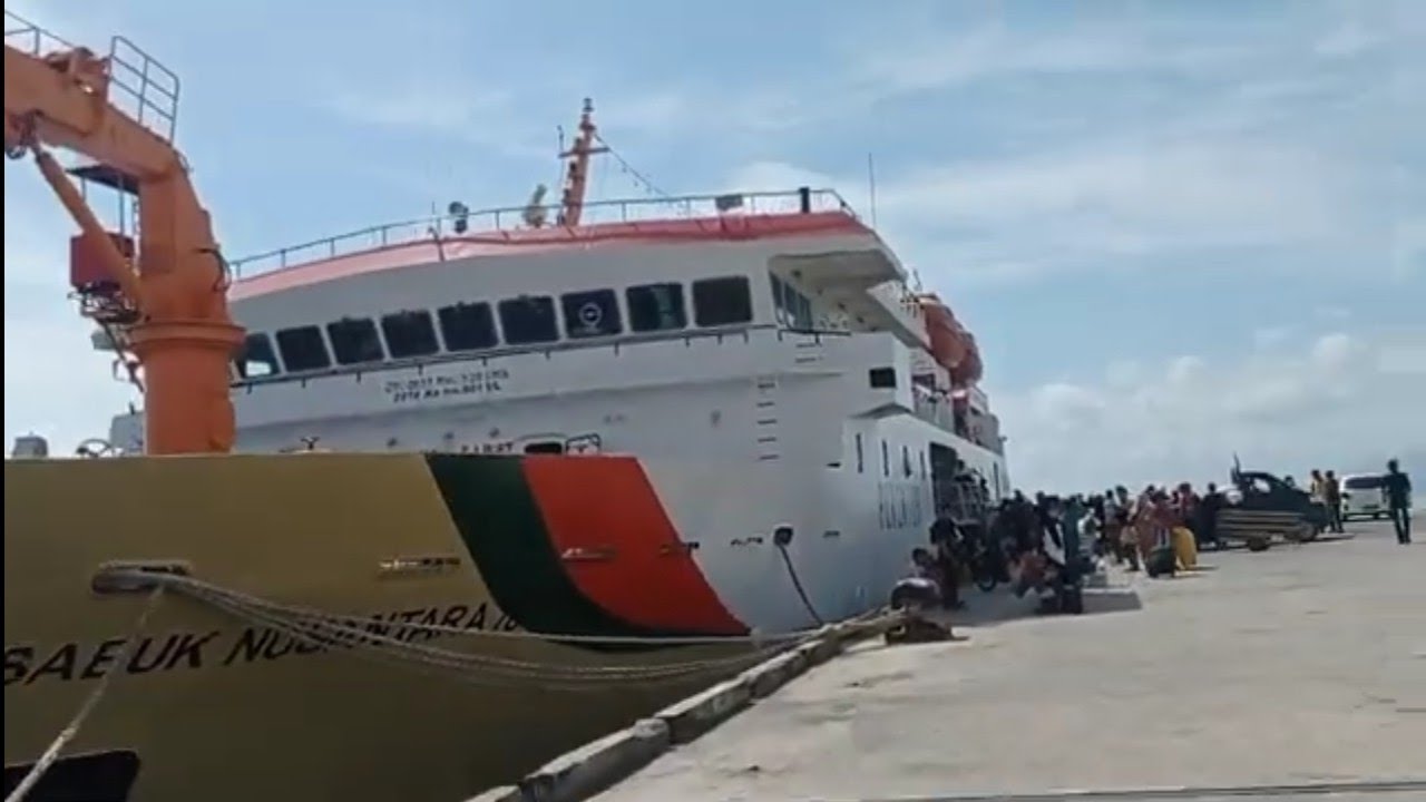 NAIK KM SABUK NUSANTARA 78 KENDARI KE TALIABU