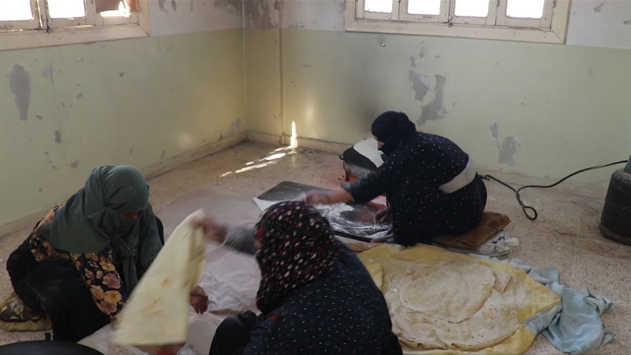 الرقة.. خبز الصاج بأنامل نسوية في مخبز جديد