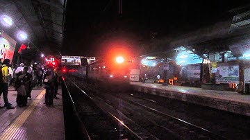 19312 Indore - Pune Express crossing Badlapur !!