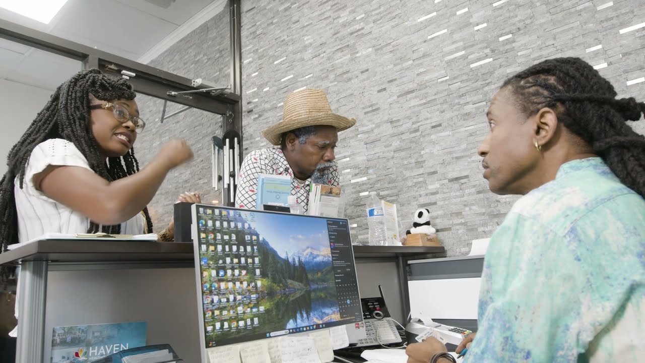 Madan Bicha mennen l wè psikyat paskel lap pale poukòl #comedy #comedyfilms #funny #funnyvideo