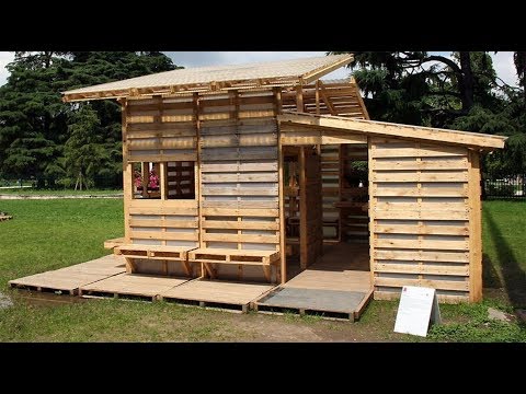 People Are Building Pallet Houses In Their Backyard And It’s Amazing.