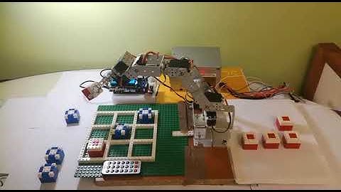 Play tic-tac-toe against a robotic arm made with Arduino