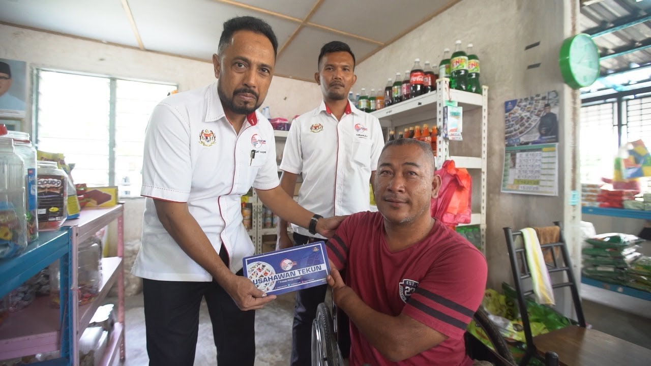 Kedai runcit Mohd Khairi, Pekan Pahang - YouTube