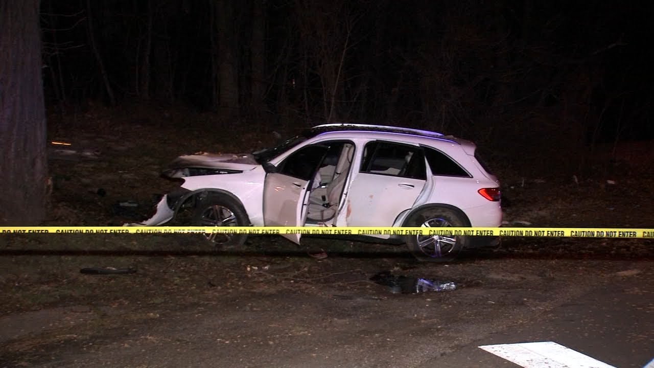 Driver injured after SUV slams into tree - YouTube