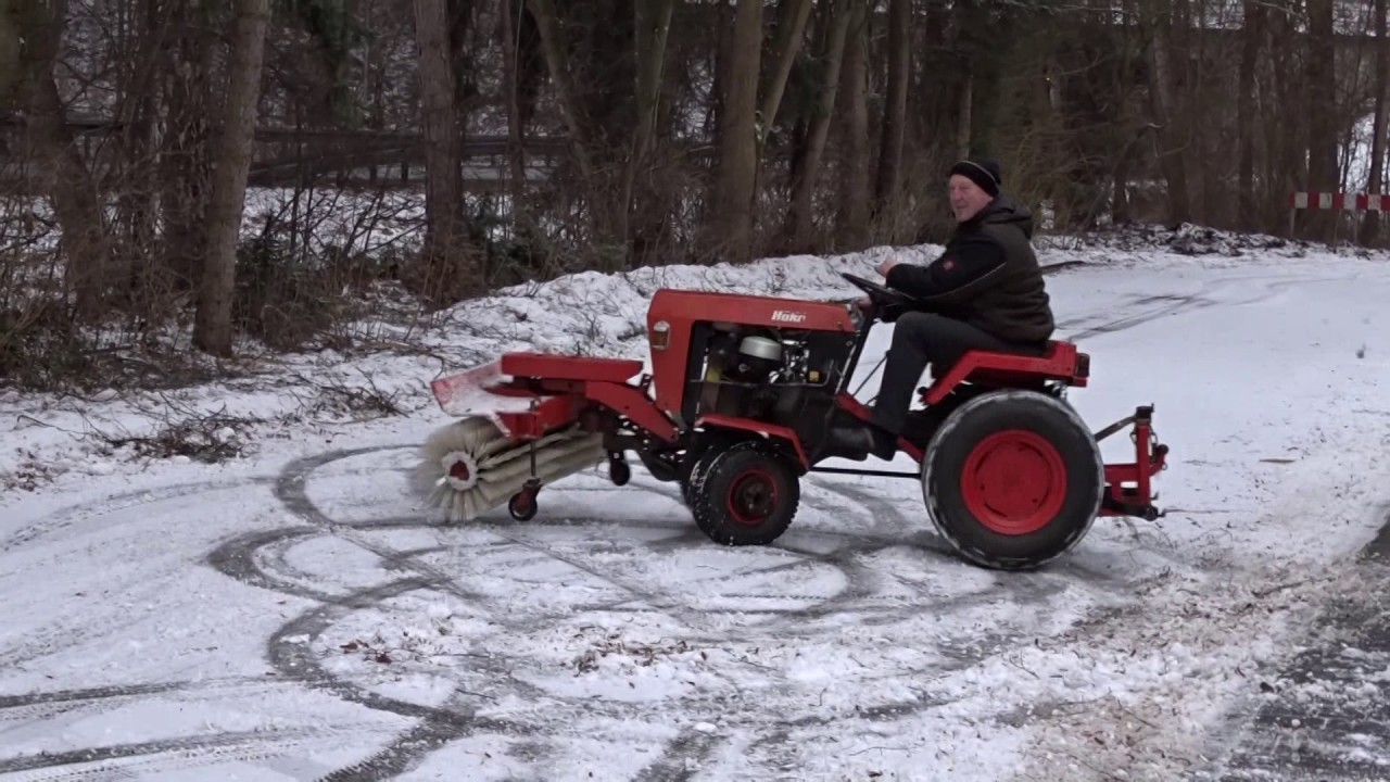 Hako V490 mit Kehrmaschine Schnee räumen. Fun Snow Race Drift fail