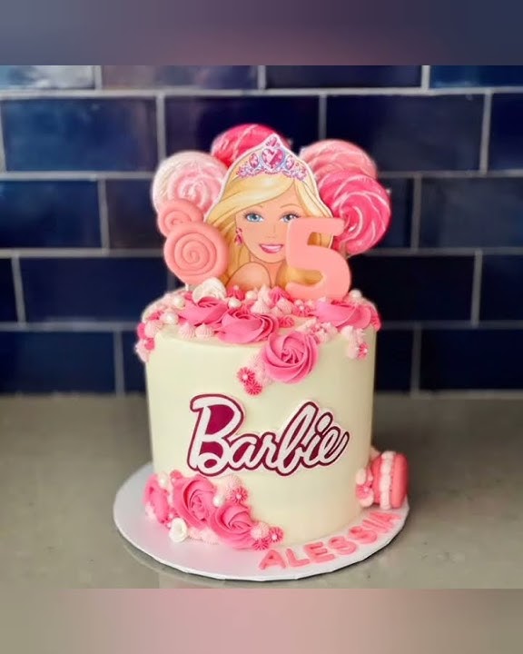 Bolo tema Barbie / pintado na cor magenta 