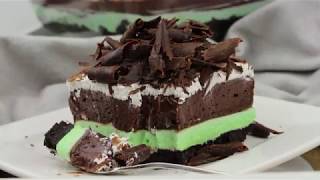 Get recipe:
https://www.sweetspicykitchen.com/desserts/mint-chocolate-lasagna/
mint chocolate lasagna easy no-bake dessert with layers of oreo crust,
cr...