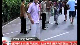 Massive Quake Triggers Tsunami