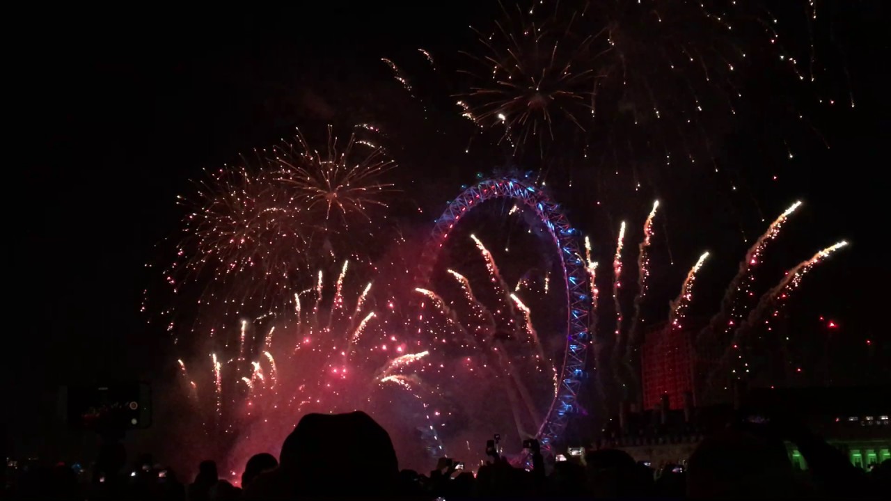 Spectacular View of London's 2017 NYE Fireworks from Westminster Bridge