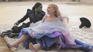 Wicked: For Good | Behind the Scenes of Glinda and Elphaba's 'Witches Duel' (Exclusive)