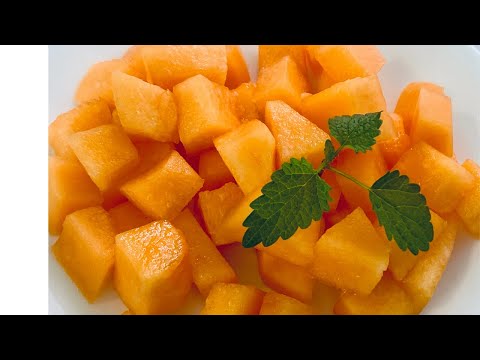 How to Cut a Cantaloupe into Cubes (Quick)