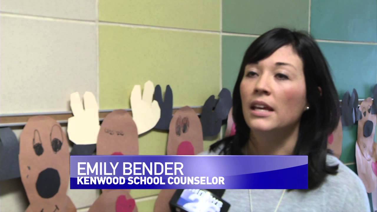 Kenwood Elementary receives donations to purchase kindles for students