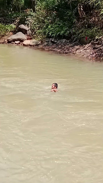 jala tersangkut disungai yg dalam !! waspada.. saat menyelam kedasar air yg begitu deras