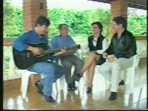 gilberto e gilmar  cantando com seus pais  boiada