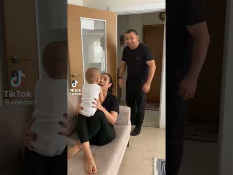 لما تكوني بتحاولي تعلميه يقول ماما في الآخر يقول بابا