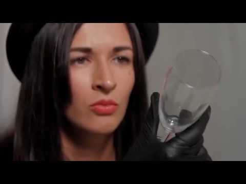 😍👉 Hoe je een glazen beker graveert door kunstenaar Eli Moreno van Green Glass