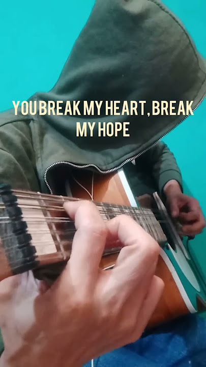 reff loneliness fingerstyle | putri ariani #shorts
