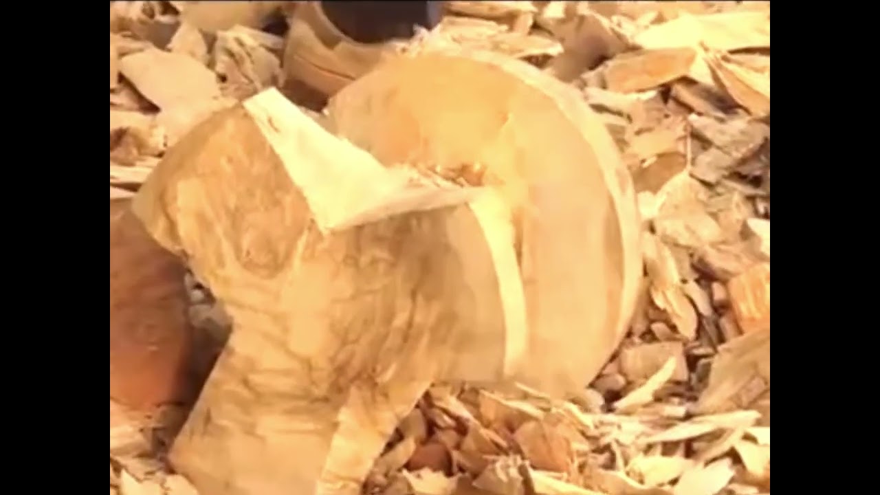 Fabrication de la Chaise Bamiléké à Trois Pieds : Art, Tradition et Savoir-Faire Ancestral