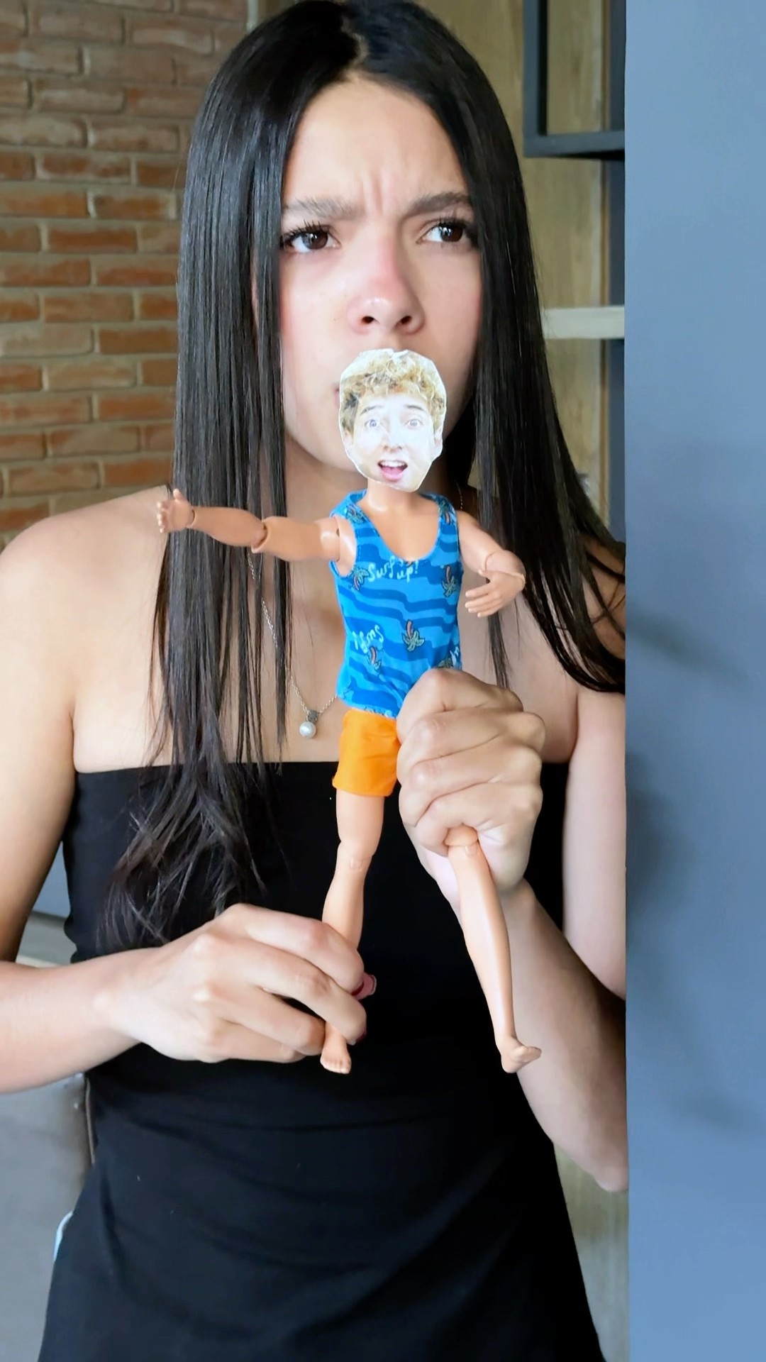 EL MUÑECO VUDÚ DE MI HERMANA HACE DE LAS SUYAS !