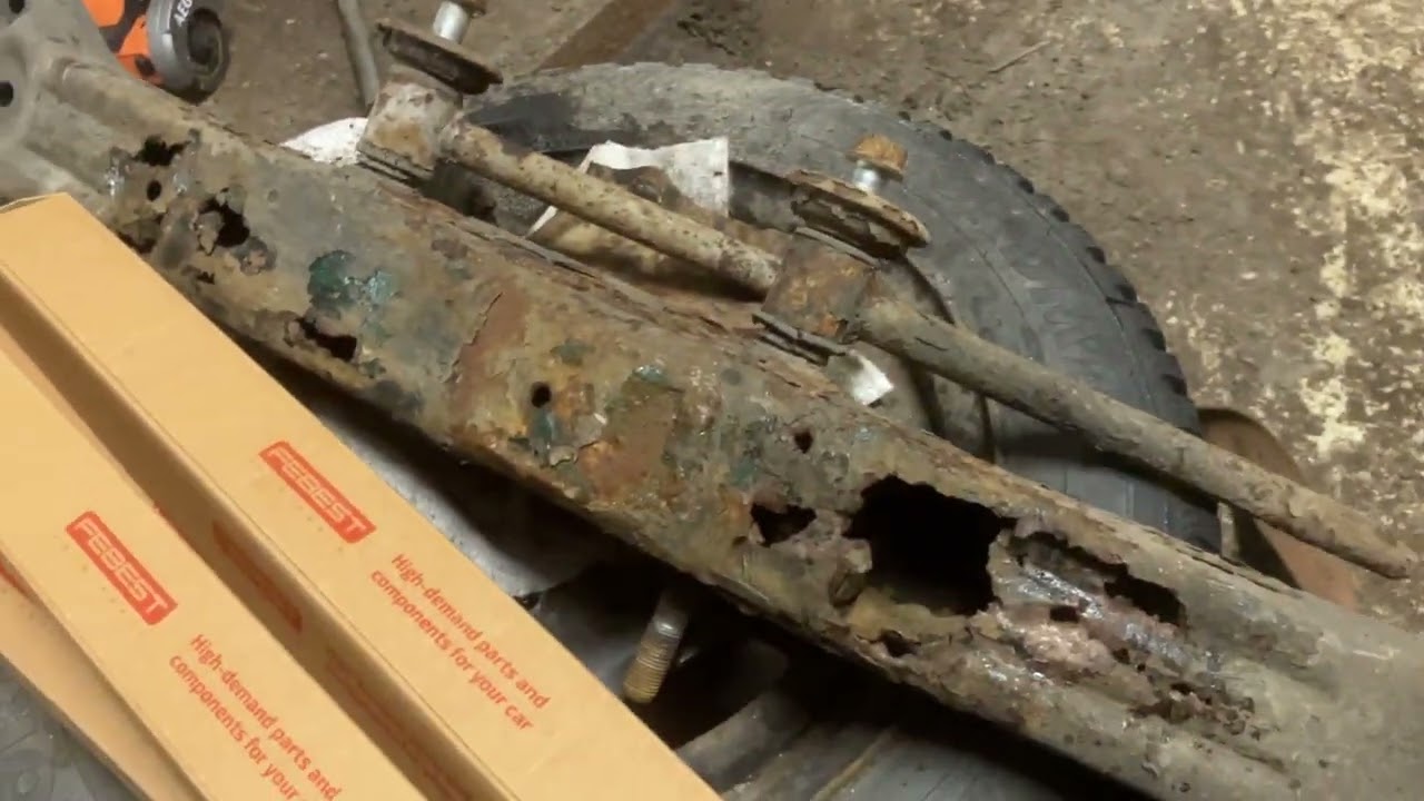 Toyota Corolla E10/E11 Taka-apurungon vaihto