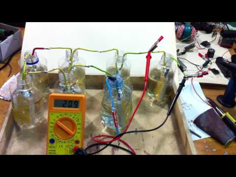 Video: Forskellen Mellem Kondensator Og Batteri