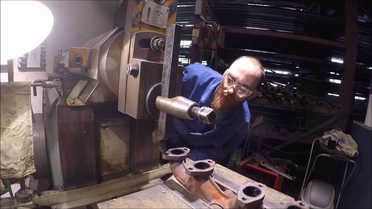VW T5 Krümmer planen, exhaust manifold machining using the big shaper YouTube