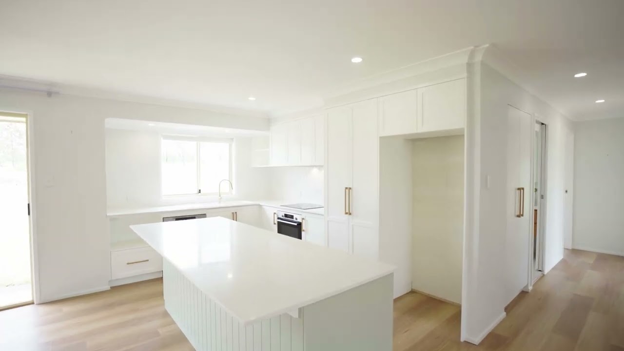 v1 11 Whiteside Ct, Laidley Heights QLD 4341, Australia   Sarah Adams