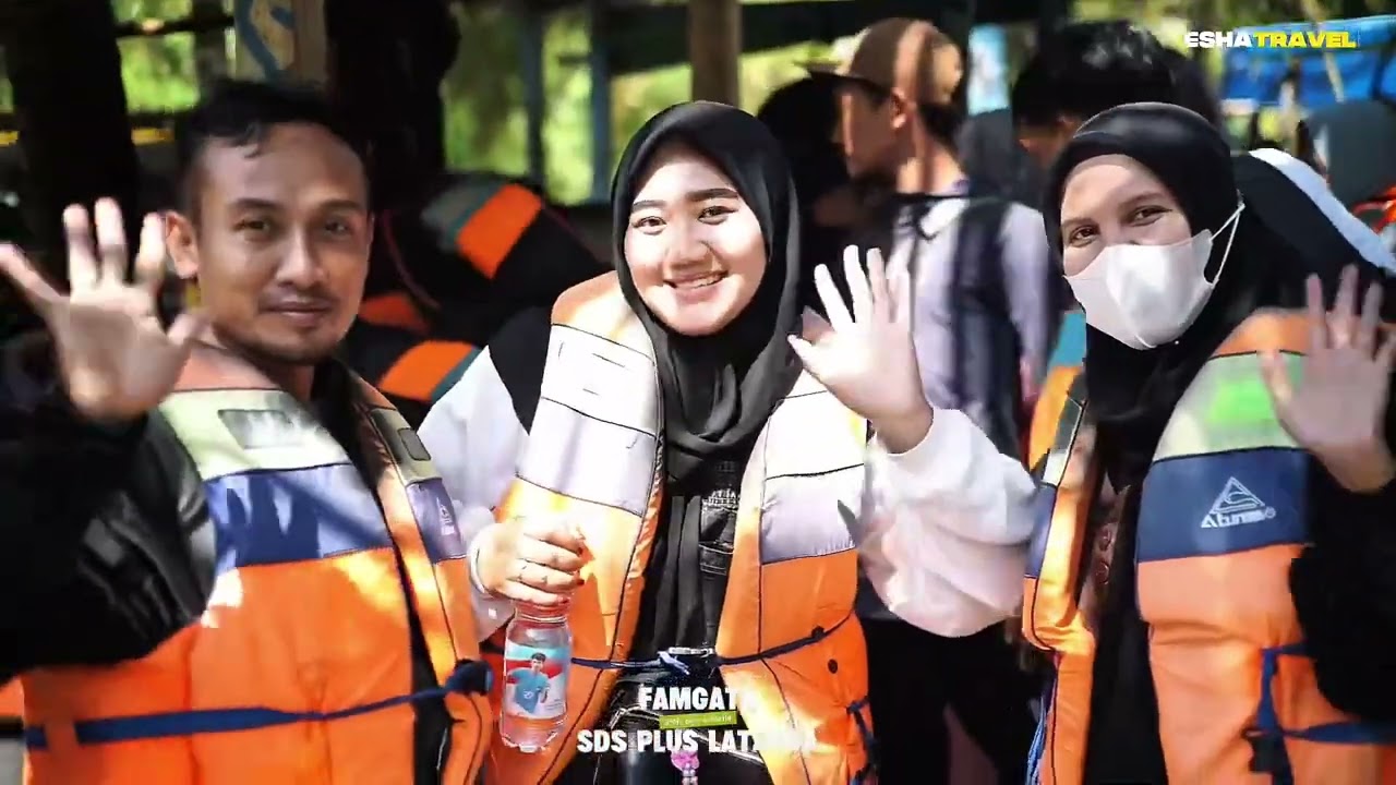 Family Gathering Staf dan Guru SDS Plus Latansa Demak goes Pacitan   Solo