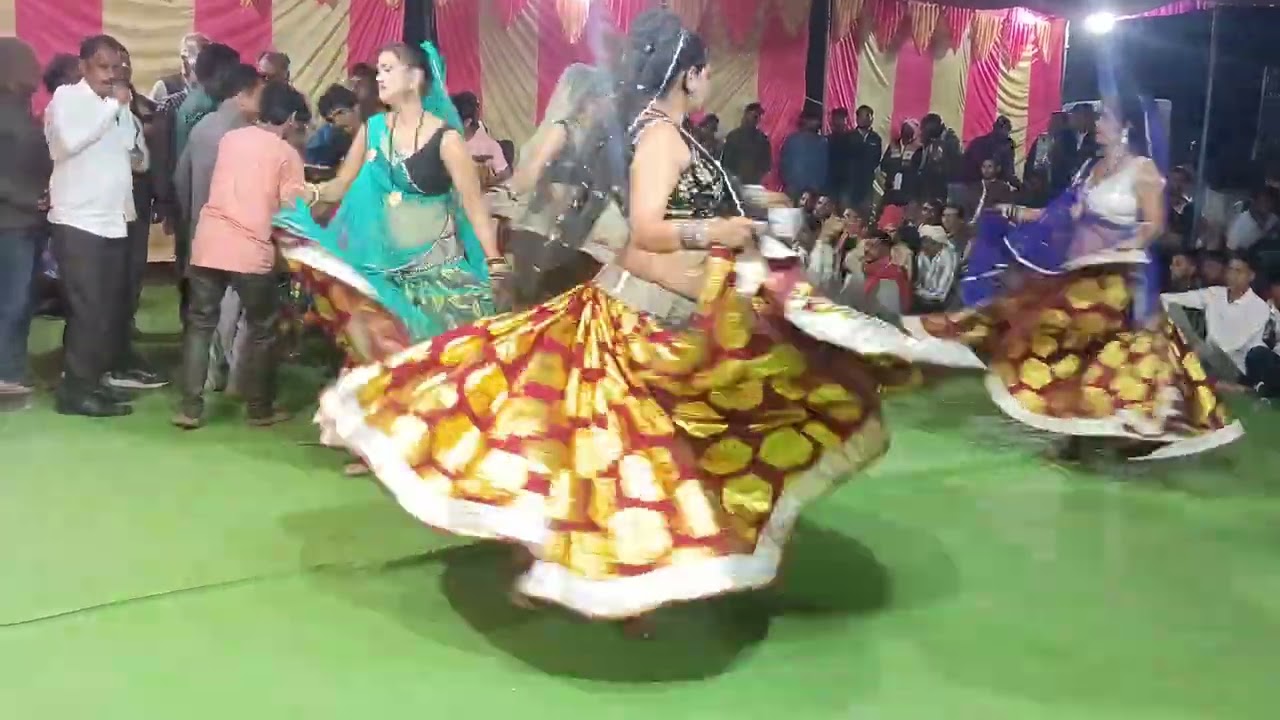 Desi rai kalakar किया गया Hemraj lodhi bundekhandi (gram खमरिया तह देवरी में प्रोग्राम