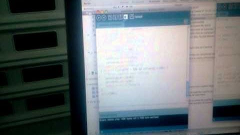 Control de dos servos de rotación continua con Arduino y un joystick.