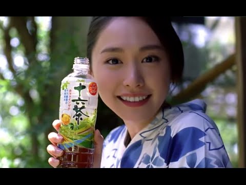 新垣結衣   「ニャー」男心くすぐるガッキーの不思議な「ネコ語」　アサヒ飲料十六茶